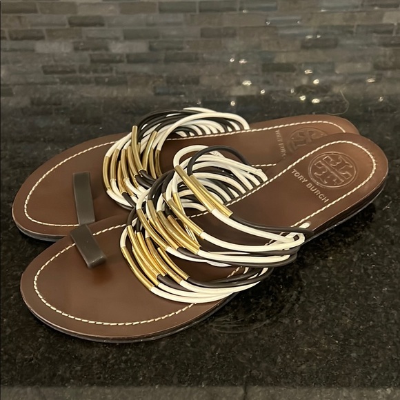 Tory Burch Black and White Sandals with Criss-Cross Design - Picture 3 of 6